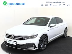 Volkswagen Passat - 1.4 TSI PHEV GTE Business | Parkeerassistent | Achteruitrijcamera | 3-zone airco | Adaptie