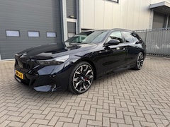 BMW 5-serie Touring - 520i M-SPORT, Trekhaak, Panoramadak, Bowers/Wilkins, Leder, LED, etc
