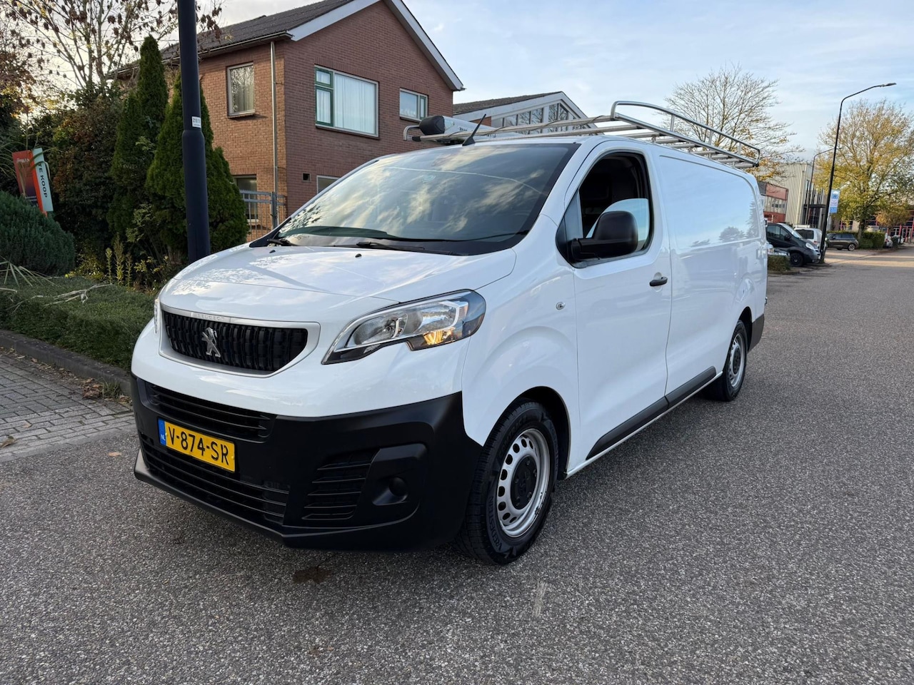 Peugeot Expert - 231L 2.0 BlueHDI 120 Premium 231L 2.0 BlueHDI 120 Premium - AutoWereld.nl