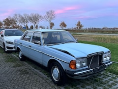 Mercedes-Benz 200-280 (W123) - 220 D