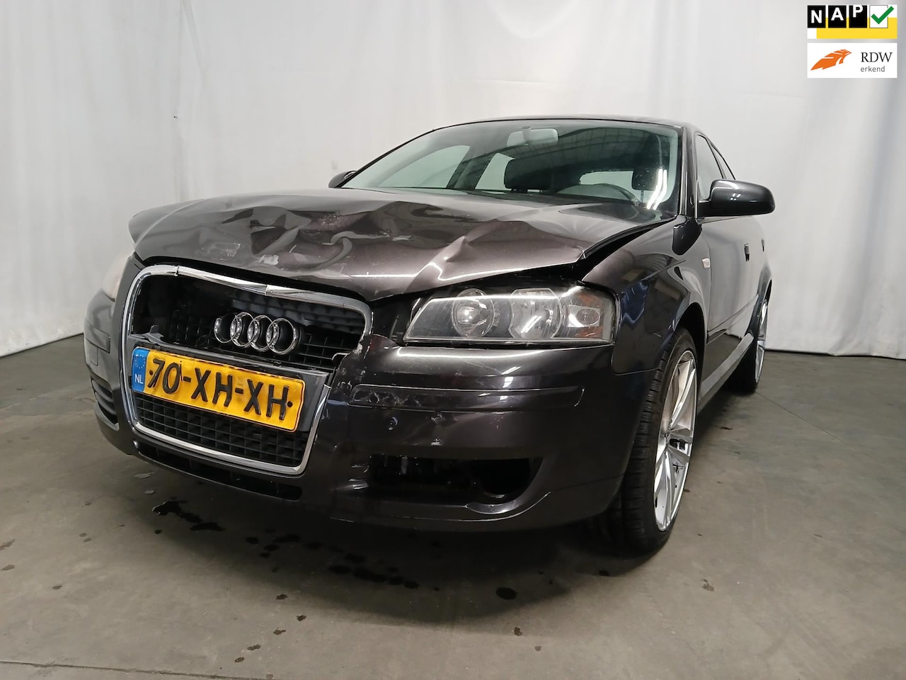 Audi A3 Sportback - 1.8 TFSI Attraction Pro Line - Frontschade - AutoWereld.nl