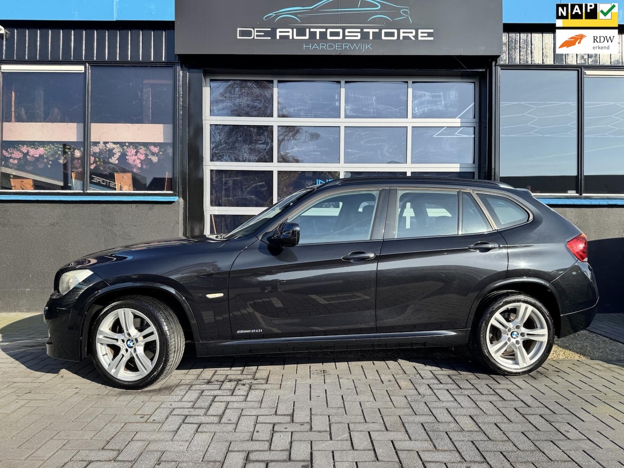BMW X1 - SDrive20i M Sport Navi Xenon Cruise Pdc Alcantara Bluetooth 18Inch Dealer onderhouden in p - AutoWereld.nl