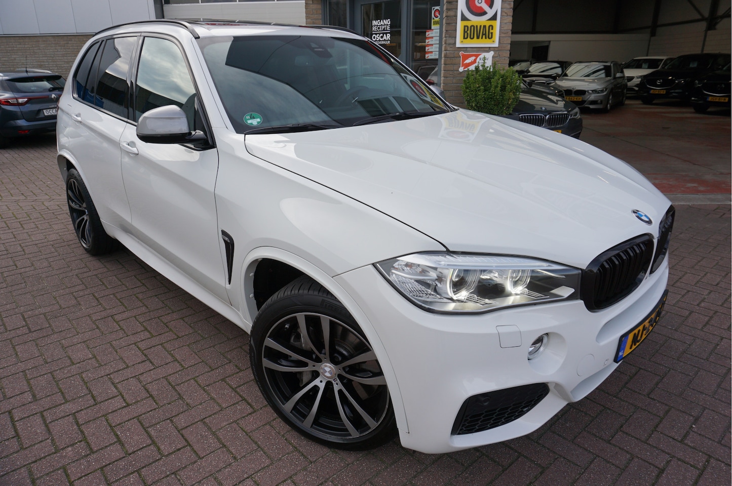BMW X5 - xDrive50i M-Sport High Executive Automaat - AutoWereld.nl