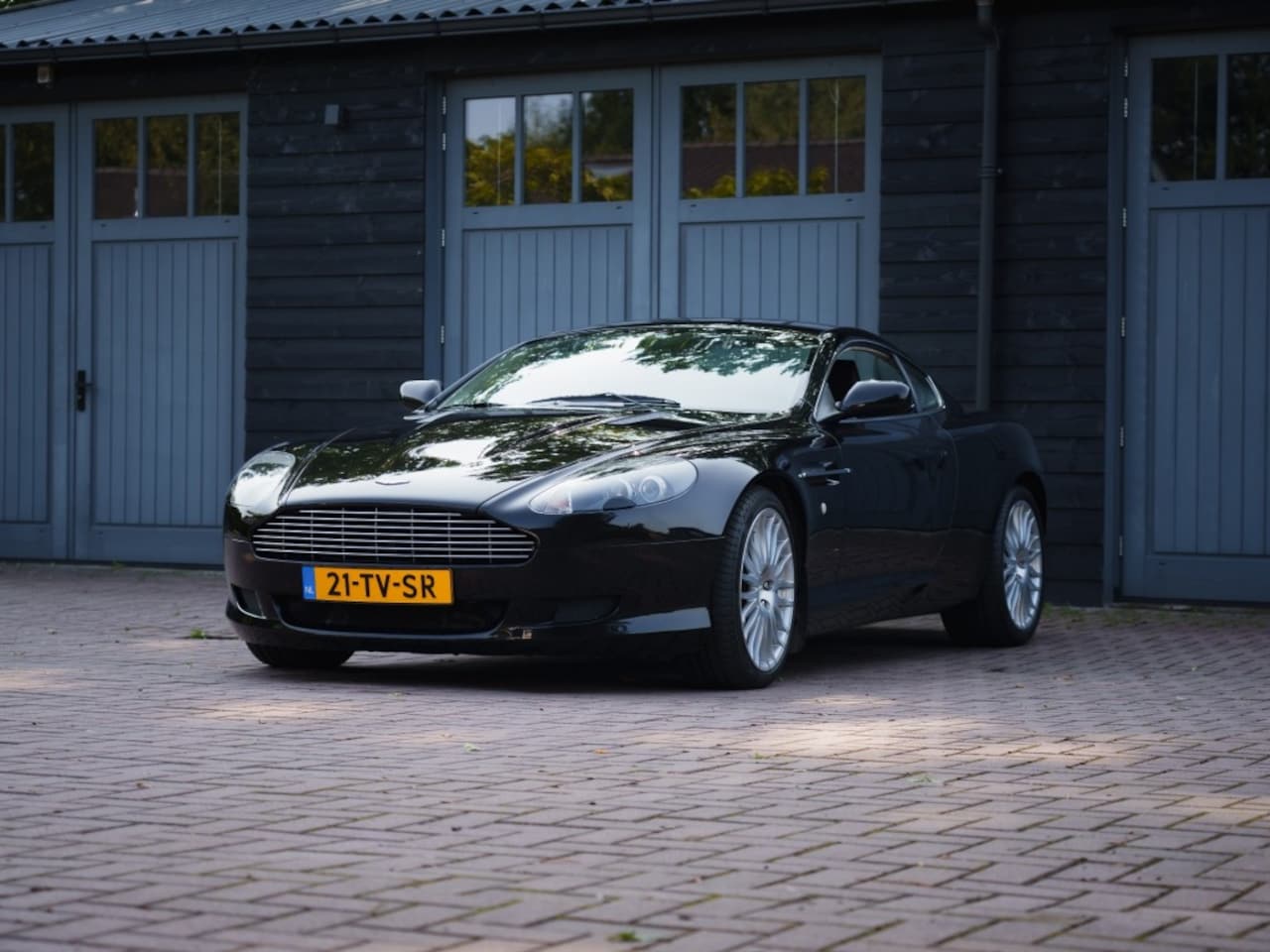 ASTON-MARTIN DB9