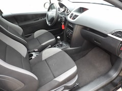 Peugeot 207 - 1.4 3 drs - airco - inruilkoopje
