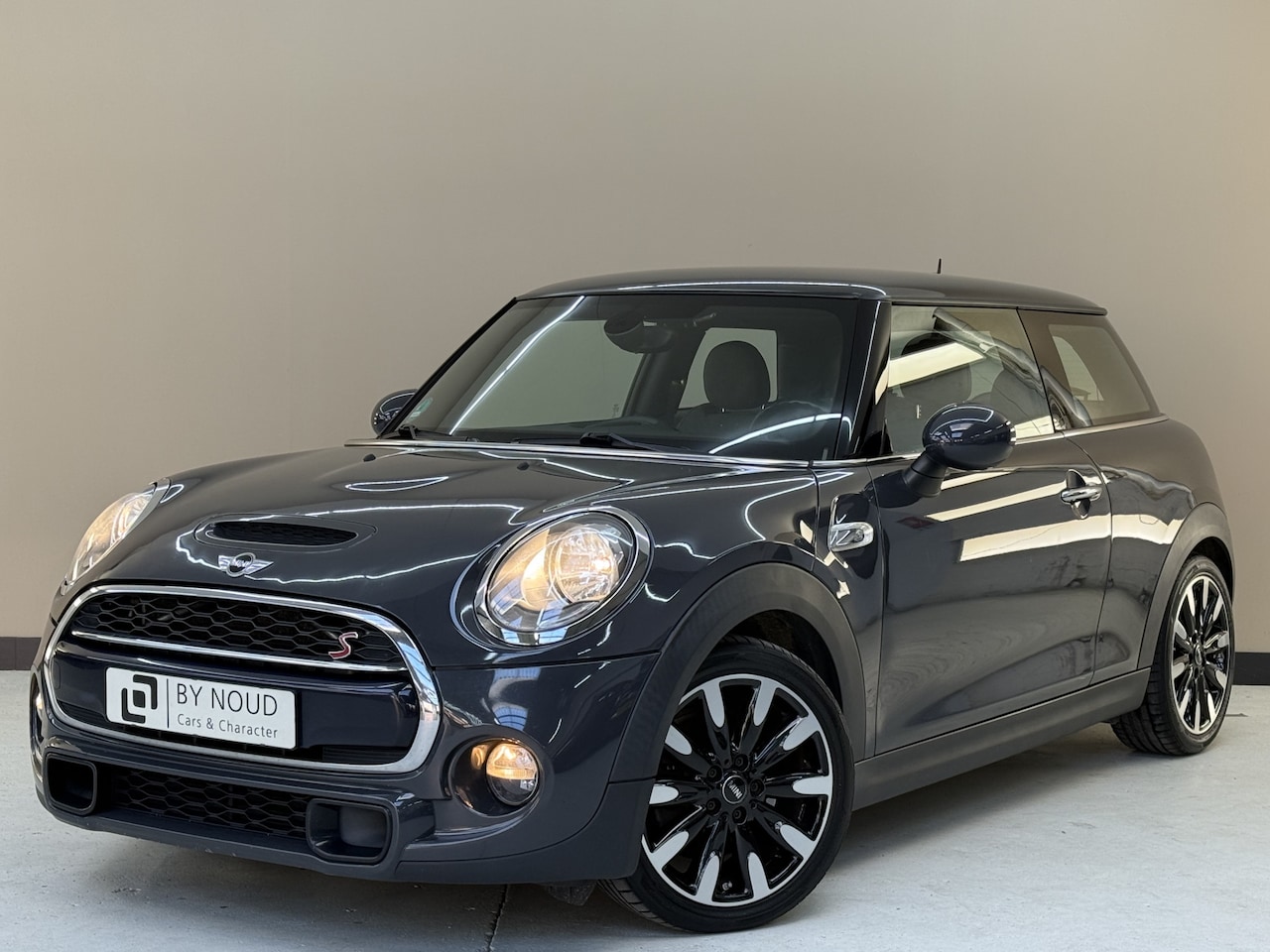 MINI Cooper S - Mini 2.0 192Pk, 2014, 2de eigenaar, Navigatie, Groot scherm, Parkeersensoren, Stoelverwarm - AutoWereld.nl