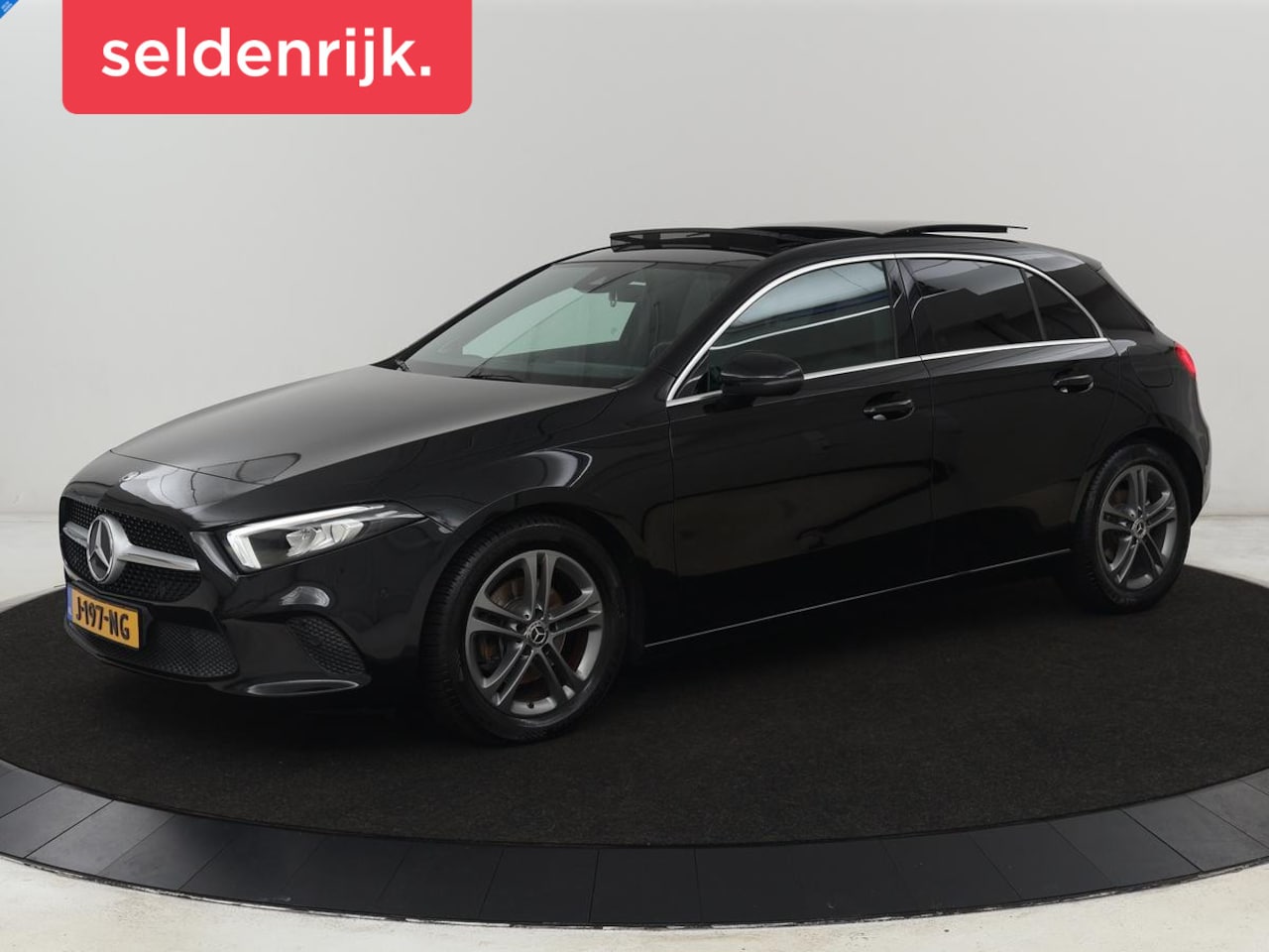 Mercedes-Benz A-klasse - 200 Urban | Panoramadak | Carplay | Stoelverwarming | Burmester Surround | Half leder | Sf - AutoWereld.nl
