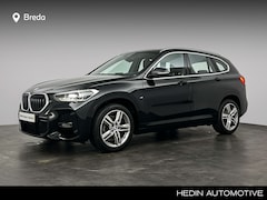 BMW X1 - sDrive18i Executive M-Sport | Head up | Camera | Sportstoelen | PDC voor en achter |