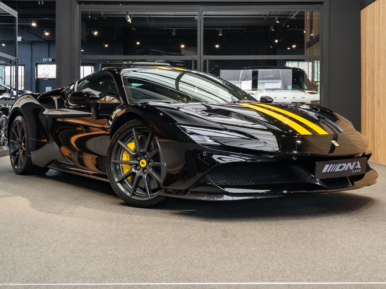 Ferrari SF90 Stradale - Full Carbon Lift 4.0 V8 Stradale Carbon Racing Seats - AutoWereld.nl