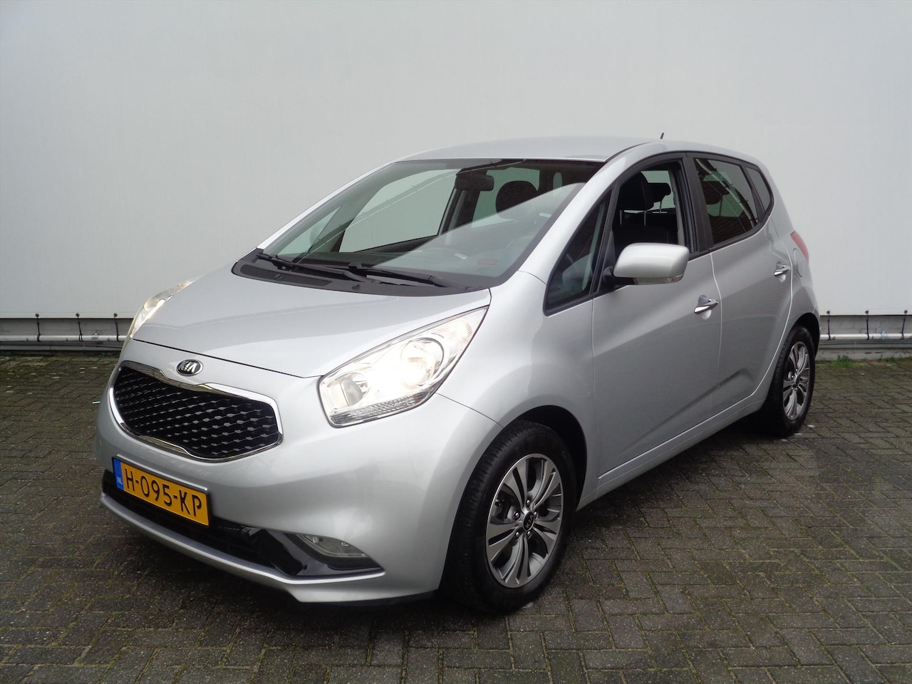 Kia Venga - 1.6 CVVT 125pk Aut DynamicPlusLine - AutoWereld.nl