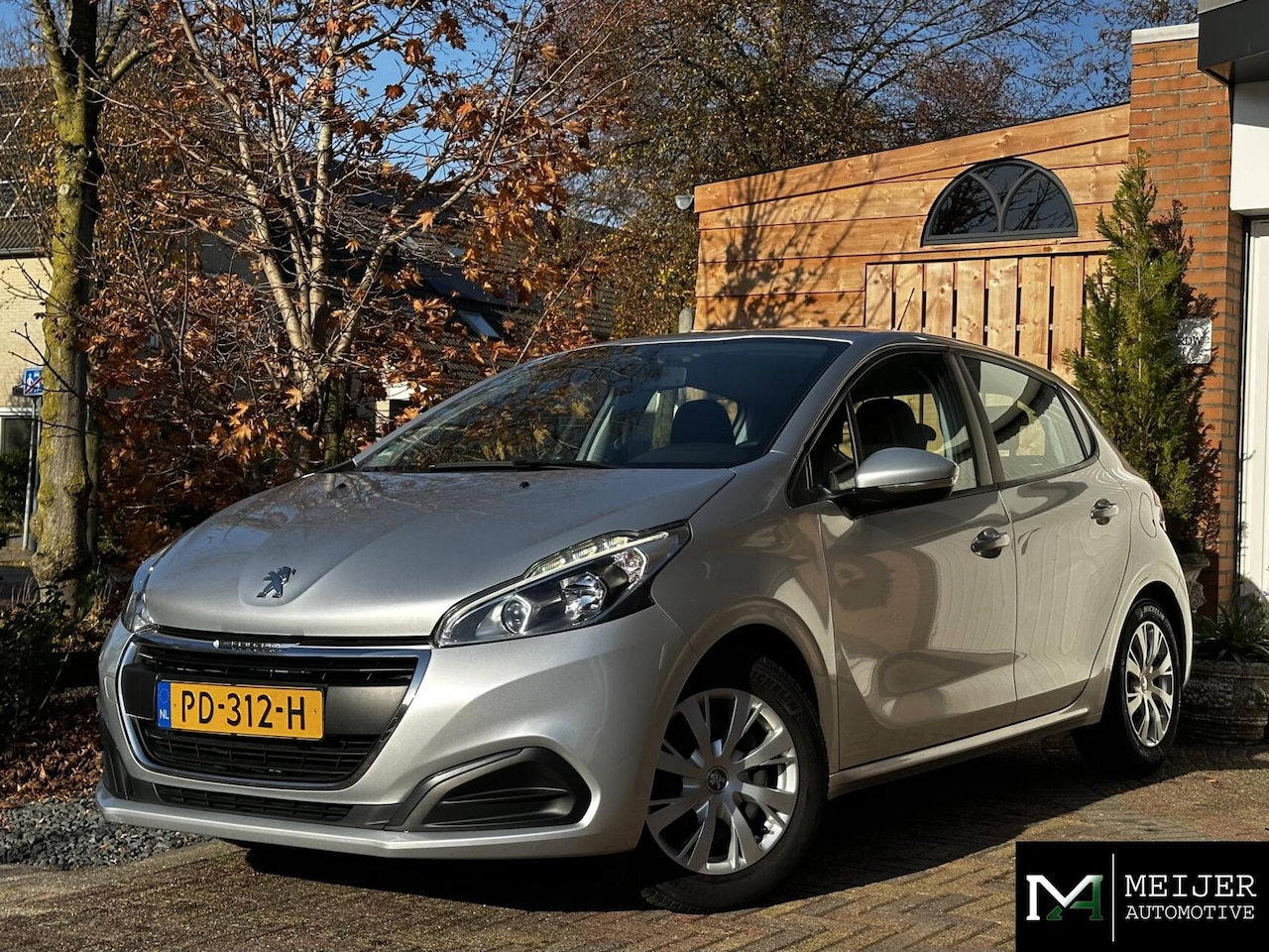 Peugeot 208 - 1.2 PureTech Active|Aut,|Carplay|Cruise|Trekhaak|NAP - AutoWereld.nl