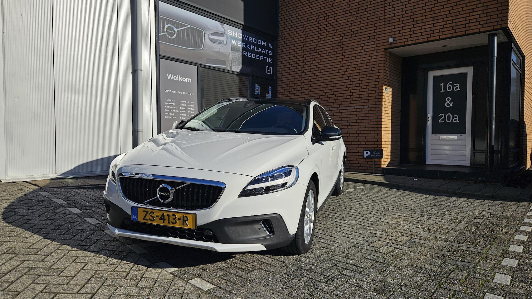 Volvo V40 Cross Country - 1.5 T3 Polar+ Luxury 1.5 T3 Polar+ Luxury - AutoWereld.nl