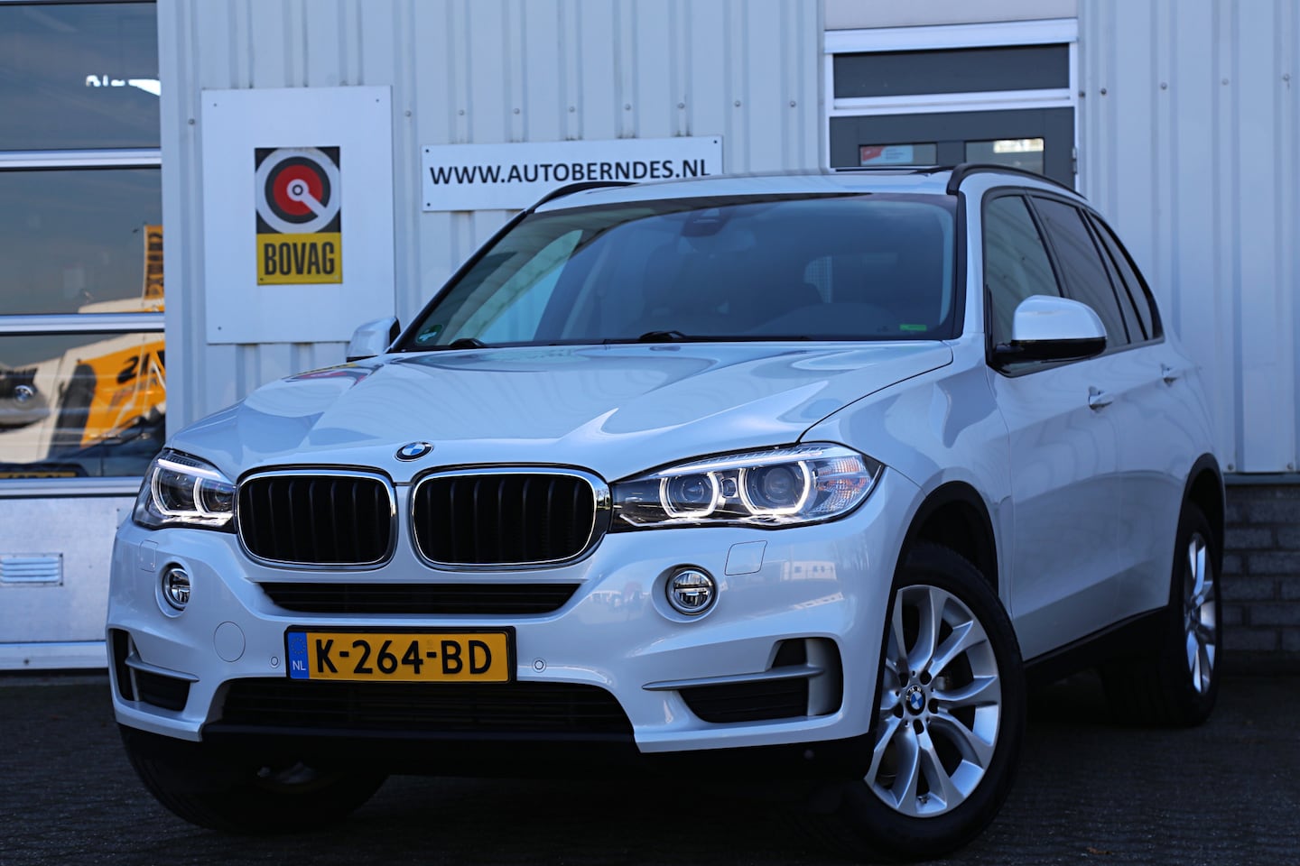 BMW X5 - xDrive35i High Executive Aut.*Perfect Onderh.*Parelmoer wit!*Elek. Trekhaak/Pano/Leder Spo - AutoWereld.nl