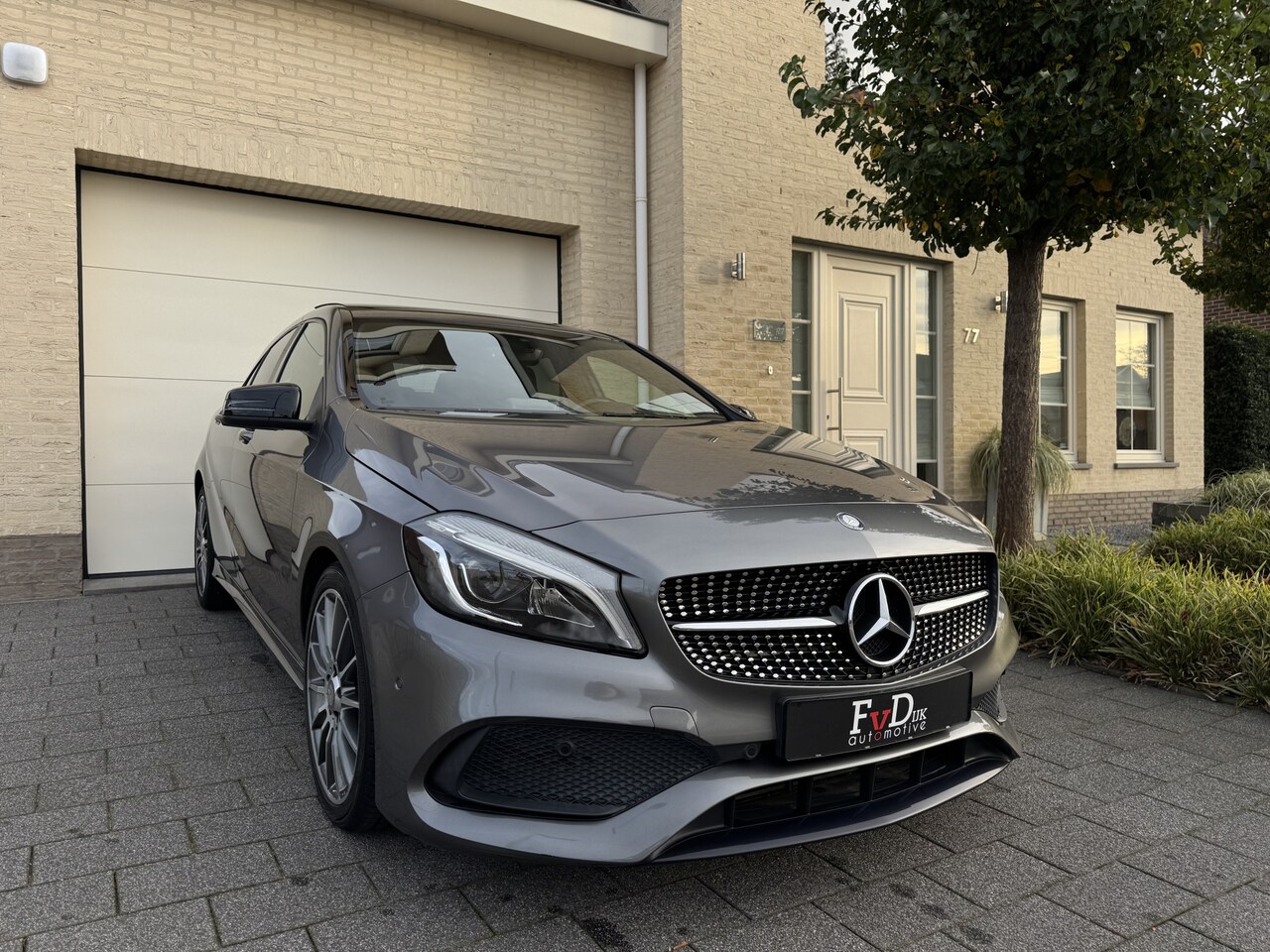 Mercedes-Benz A-klasse - 250 AMG 211pk Facelift Panoramadak SportLeder Navi Camera SfeerVerlichting Led 18" Pdc - AutoWereld.nl
