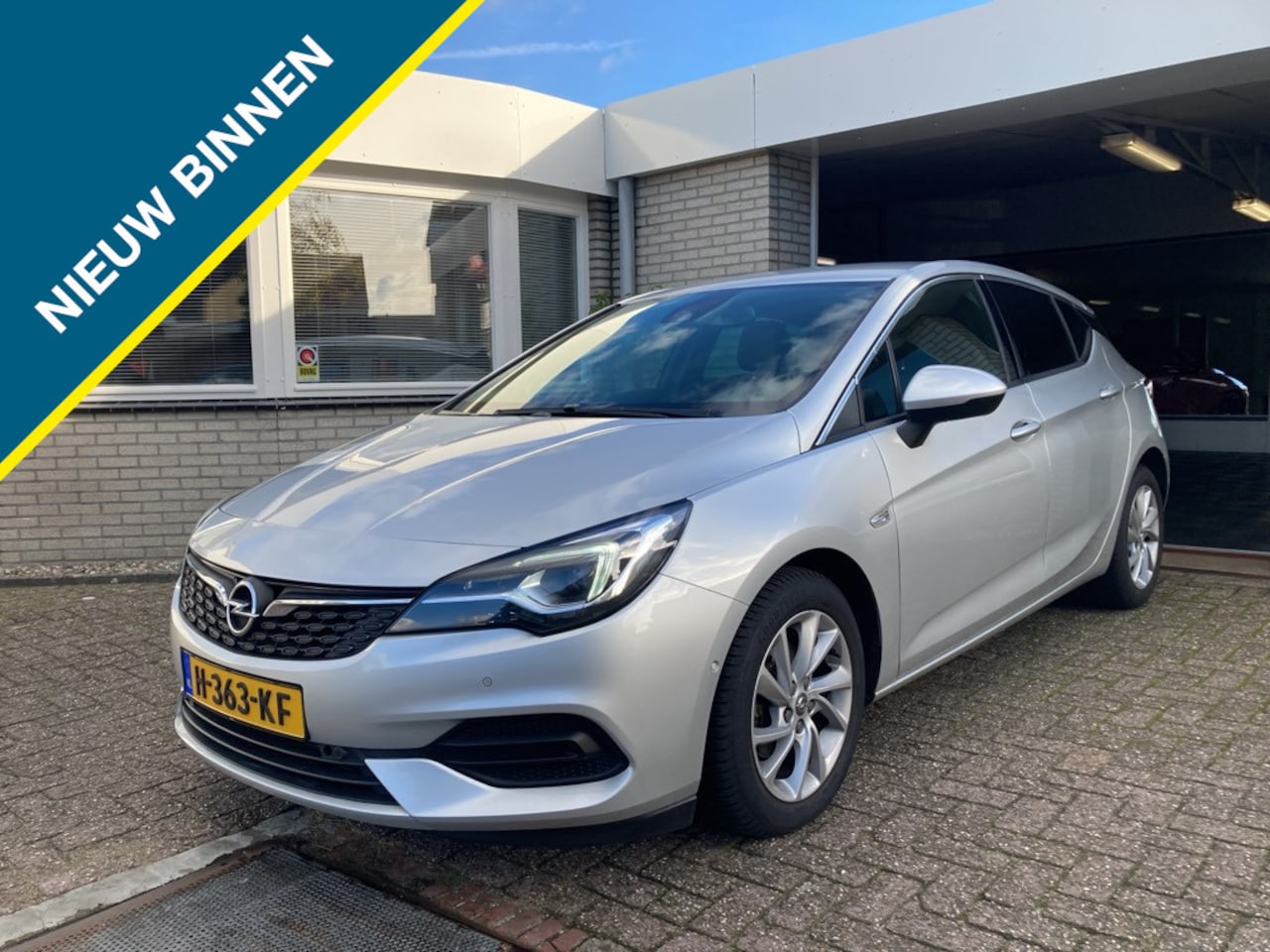 Opel Astra - Elegance 110pk Navi / camera / clima airco - AutoWereld.nl