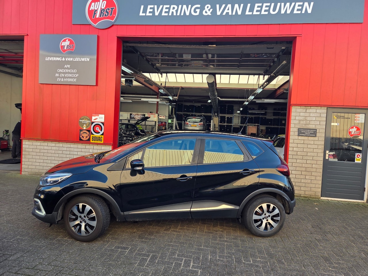Renault Captur - 1.2 TCe Intens Automaat/ Navigatie/ Lichtmetalen velgen/ Trekhaak/ Rijklaarprijs! - AutoWereld.nl
