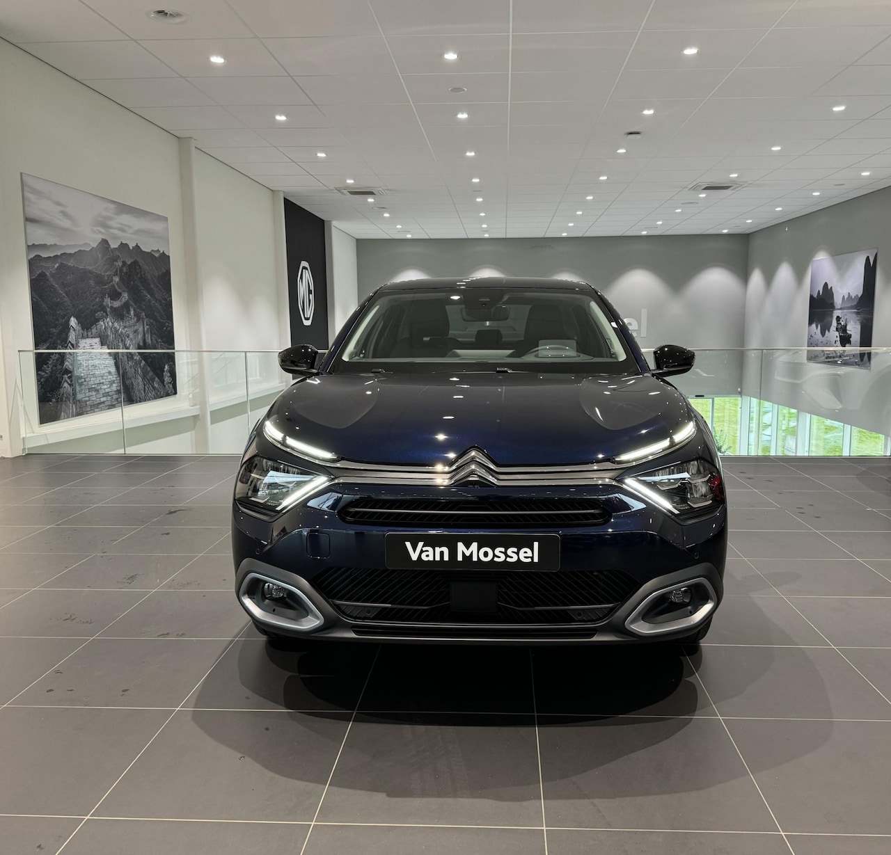 Citroën Ë-C4 X - ë-Series 54 kWh | 180 graden camera | Parkeersensoren | Navigatie | Apple/Android Carplay - AutoWereld.nl