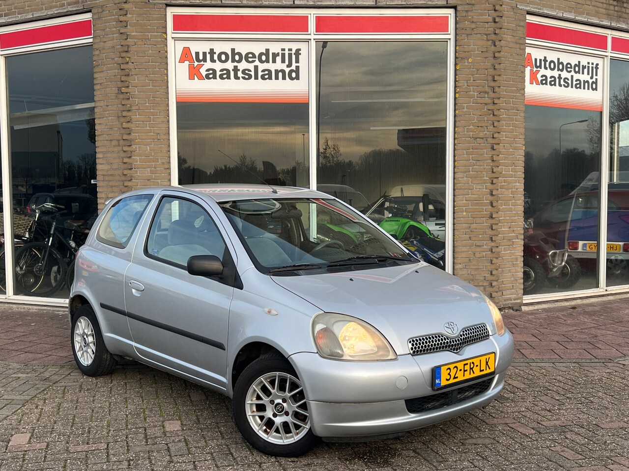 Toyota Yaris - 1.3-16V VVT-i Sol 1.3-16V VVT-i Sol - AutoWereld.nl