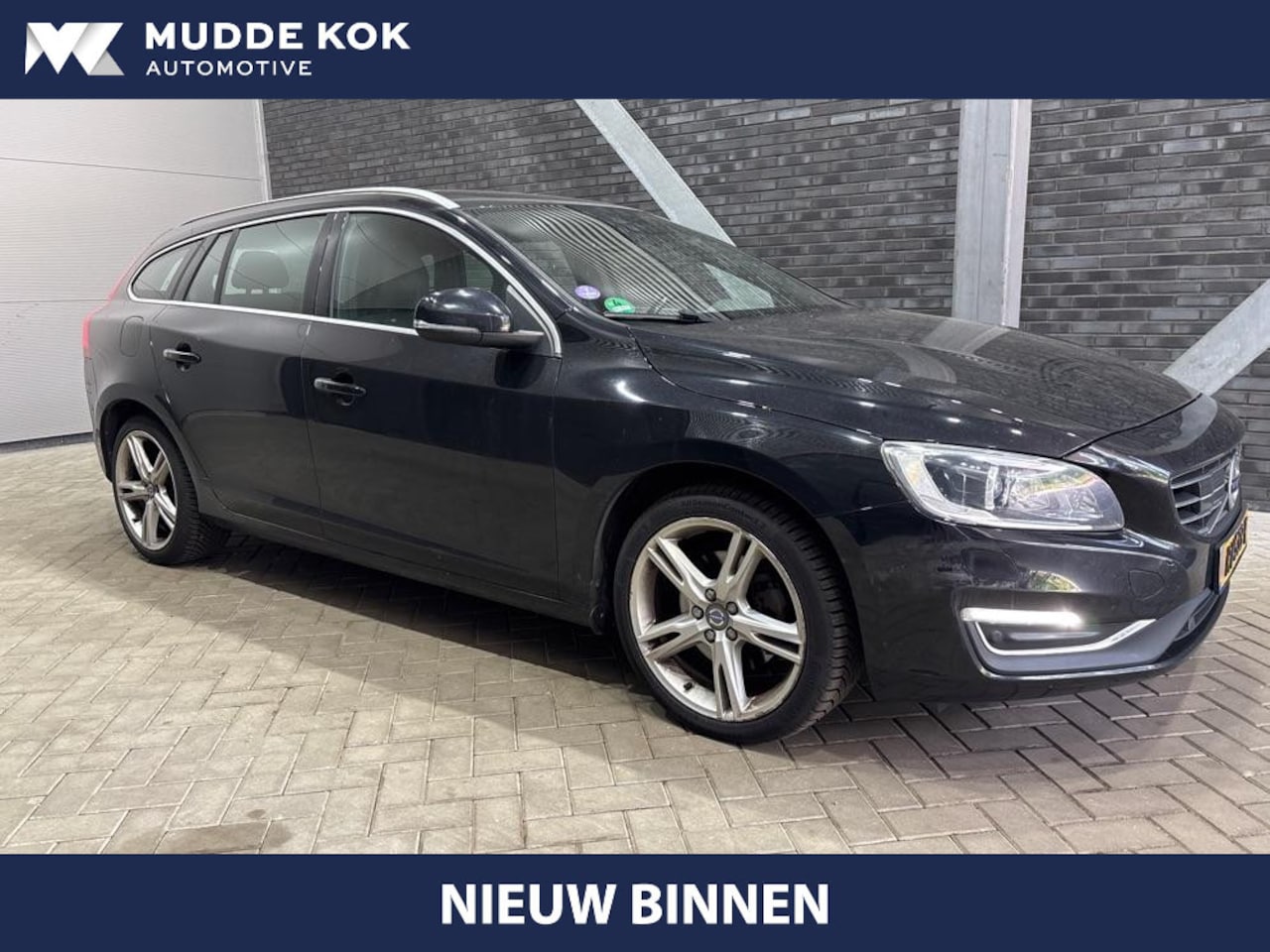 Volvo V60 - T4 Summum | Trekhaak | Leder | Camera | Stoelverwarming | 18 Inch - AutoWereld.nl