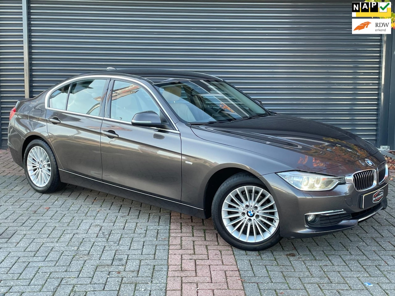 BMW 3-serie - 316i Executive Cruise | Climate Control | Navi | Pdc - AutoWereld.nl