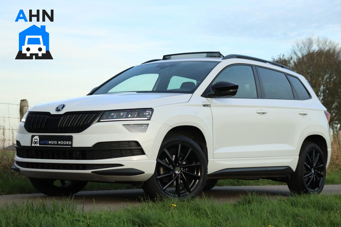 Skoda Karoq - 1.5 TSI / 150 PK / DSG / Sportline / Trekhaak / Pano / Cruise Control / Camera / 18"! - AutoWereld.nl