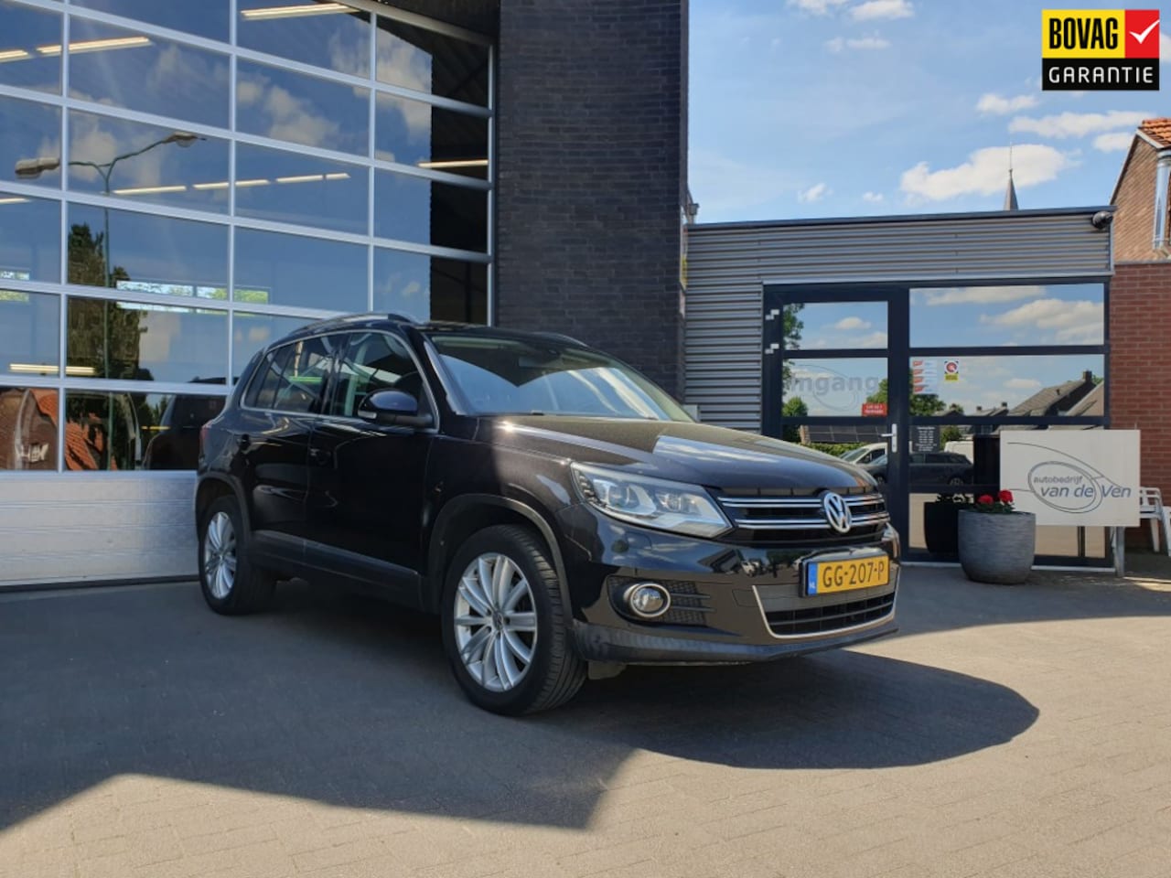 Volkswagen Tiguan - 2.0 TDI 140PK DSG Sport&Style 4Motion, wegdraaibare trekhaak, cruise control, climatronic, - AutoWereld.nl