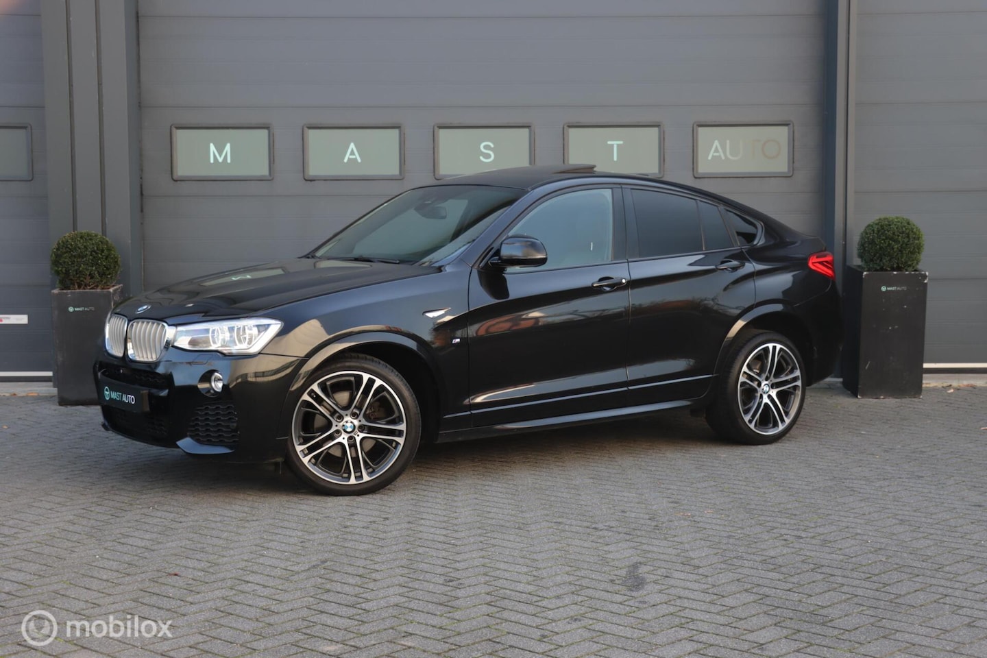 BMW X4 - xDrive35d High Executive|M-sport|HUD|Pano|Harman-Kardon - AutoWereld.nl