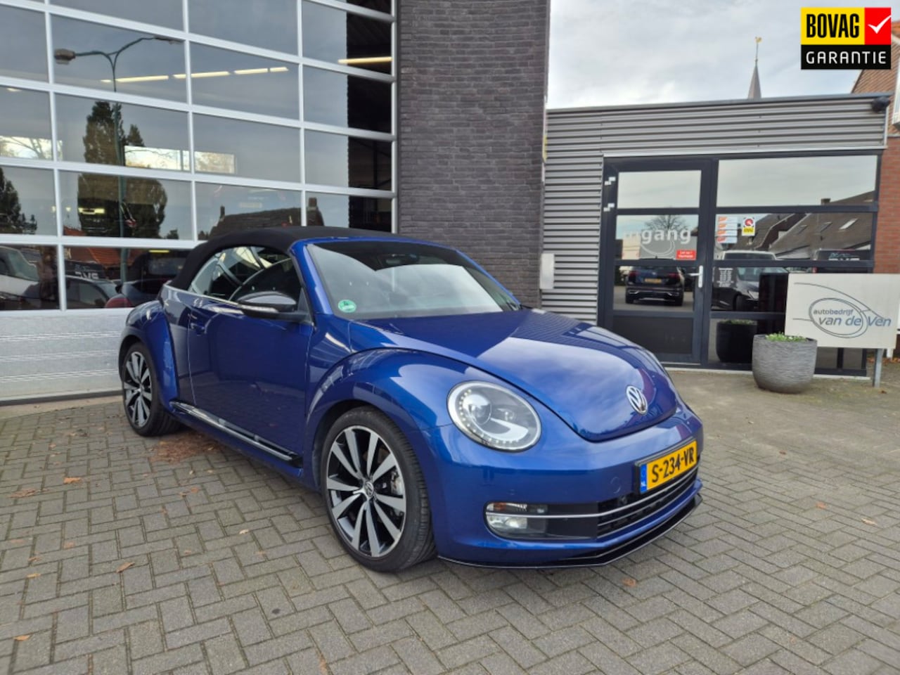 Volkswagen Beetle Cabriolet - 1.4 TSI Sport 118KW DSG, cruise control, app connect, climatronic. 19" Tornado velgen - AutoWereld.nl