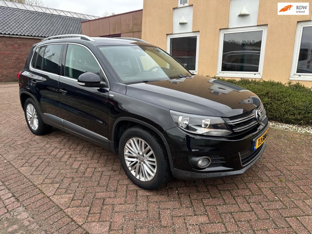Volkswagen Tiguan - 1.4 TSI R-Line Edition NAVI PDC KLIMAA SCHADEVRIJ - AutoWereld.nl