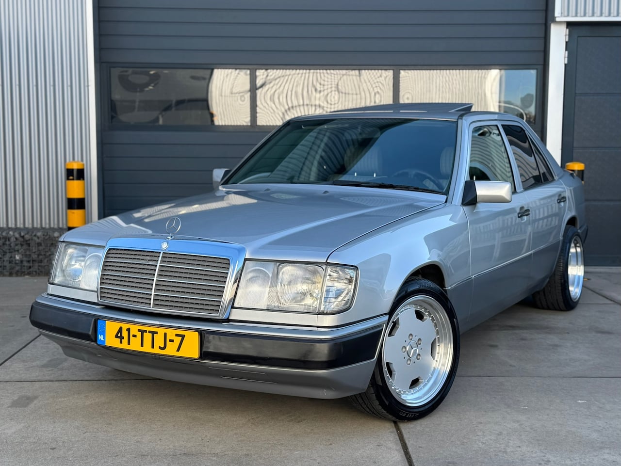 Mercedes-Benz 200-500 (W124) - 220 E AUT / SCHUIFDAK / HISTORIE - AutoWereld.nl