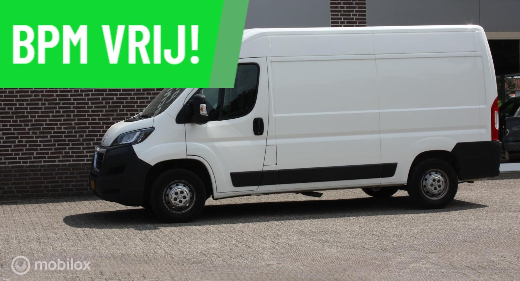 Peugeot Boxer - Bestel 335 2.2 BlueHDi 140 L2H2 Asphalt - AutoWereld.nl