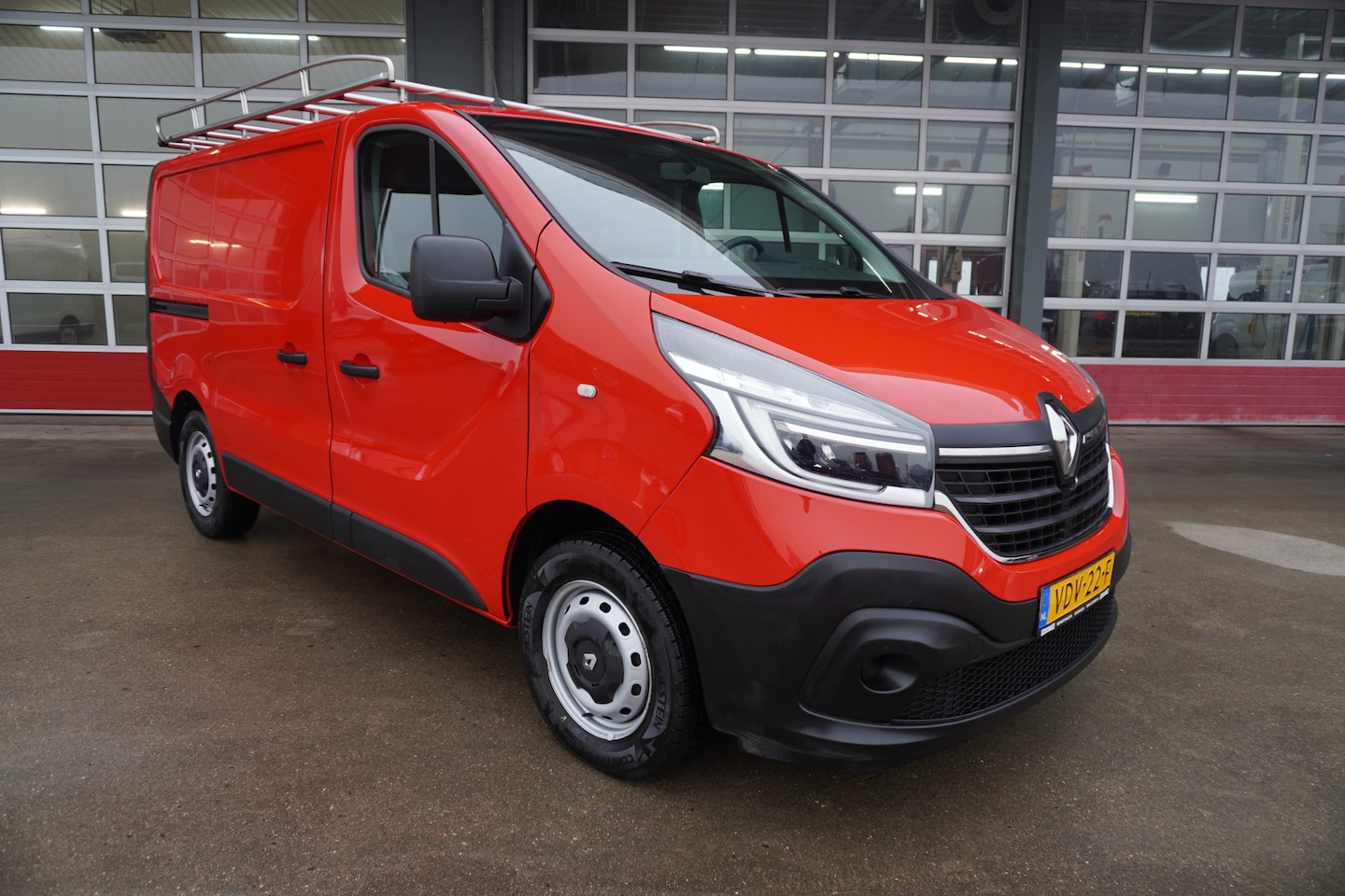 Renault Trafic - dCi 95PK T29 L1H1 Comfort nr. V158 | Airco | Cruise | Trekhaak | Achterklep - AutoWereld.nl