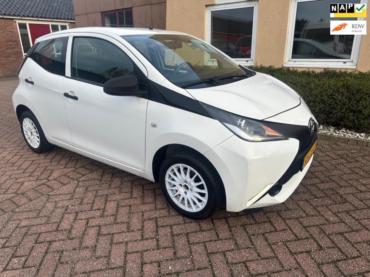 Toyota Aygo - 1.0 VVT-i x-fun AIRCO ELEC RAMEN APK NAP DEALER OH - AutoWereld.nl