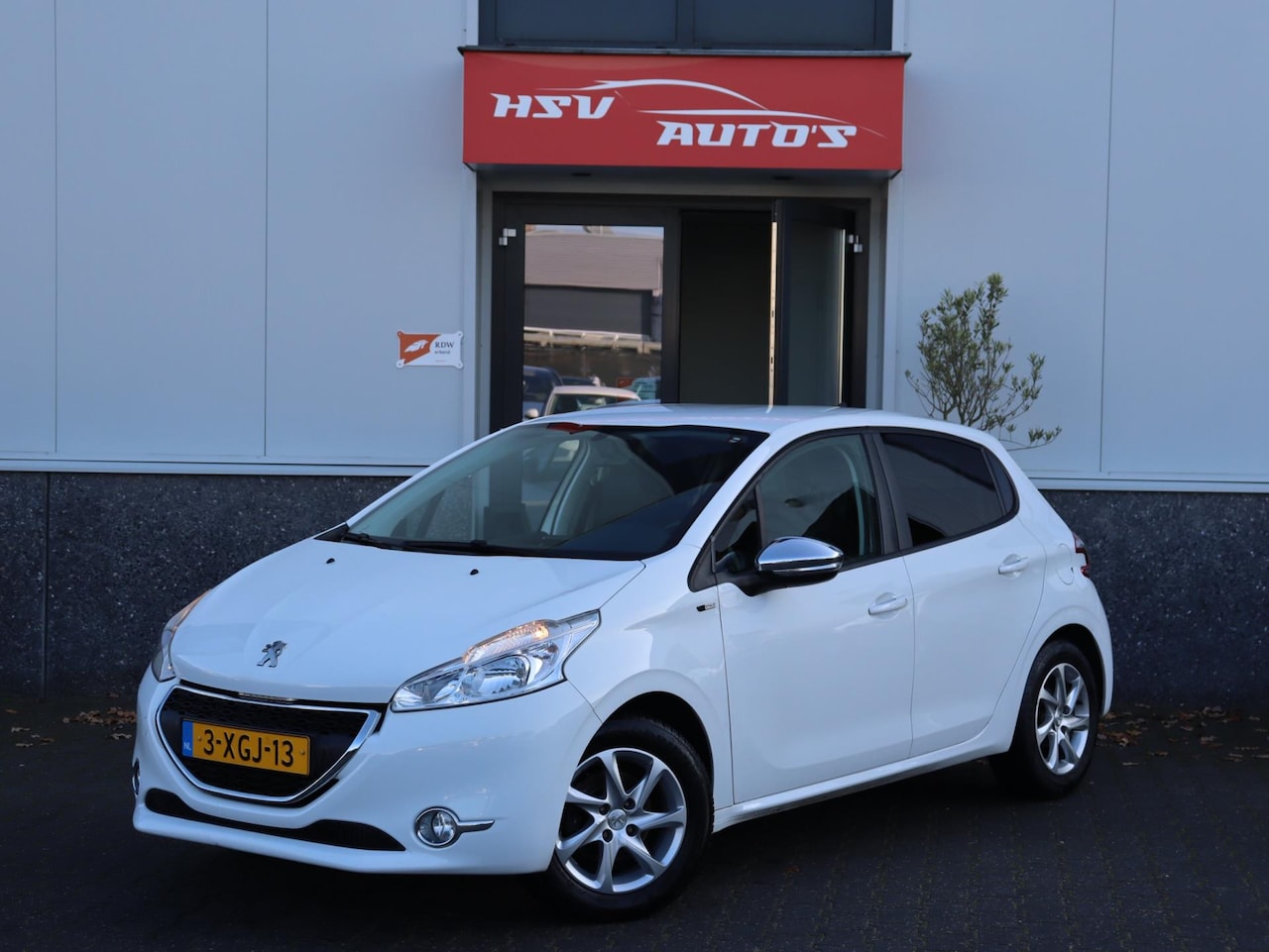 Peugeot 208 - 1.2 VTi Style navi LM 4-deurs - AutoWereld.nl
