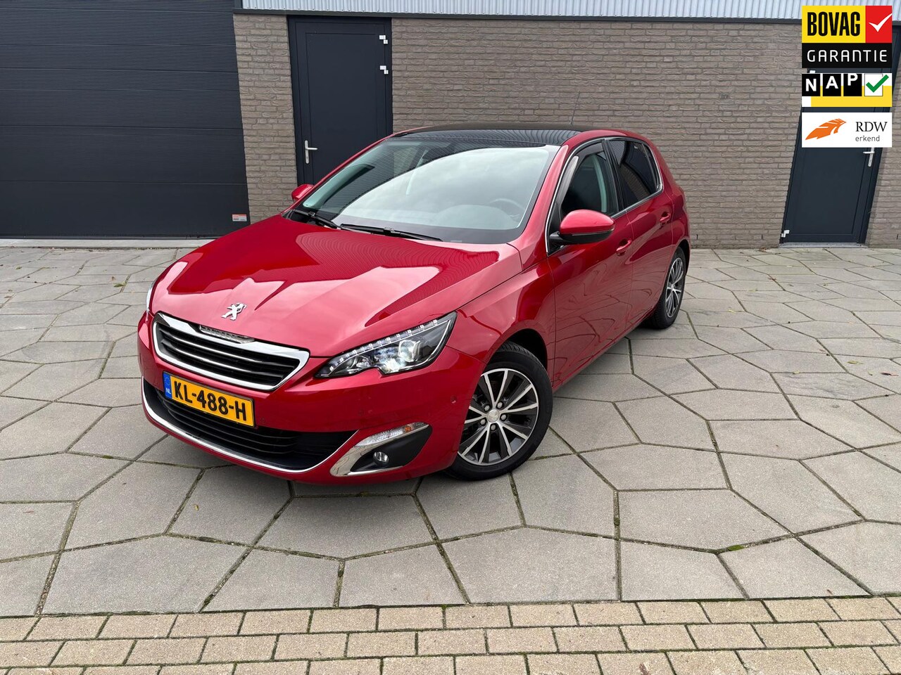 Peugeot 308 - 1.2 PureTech Allure|zeer weing km s |5 Drs |AIRCO|PANO DAK elec.|Trekhaak afn.b.| - AutoWereld.nl