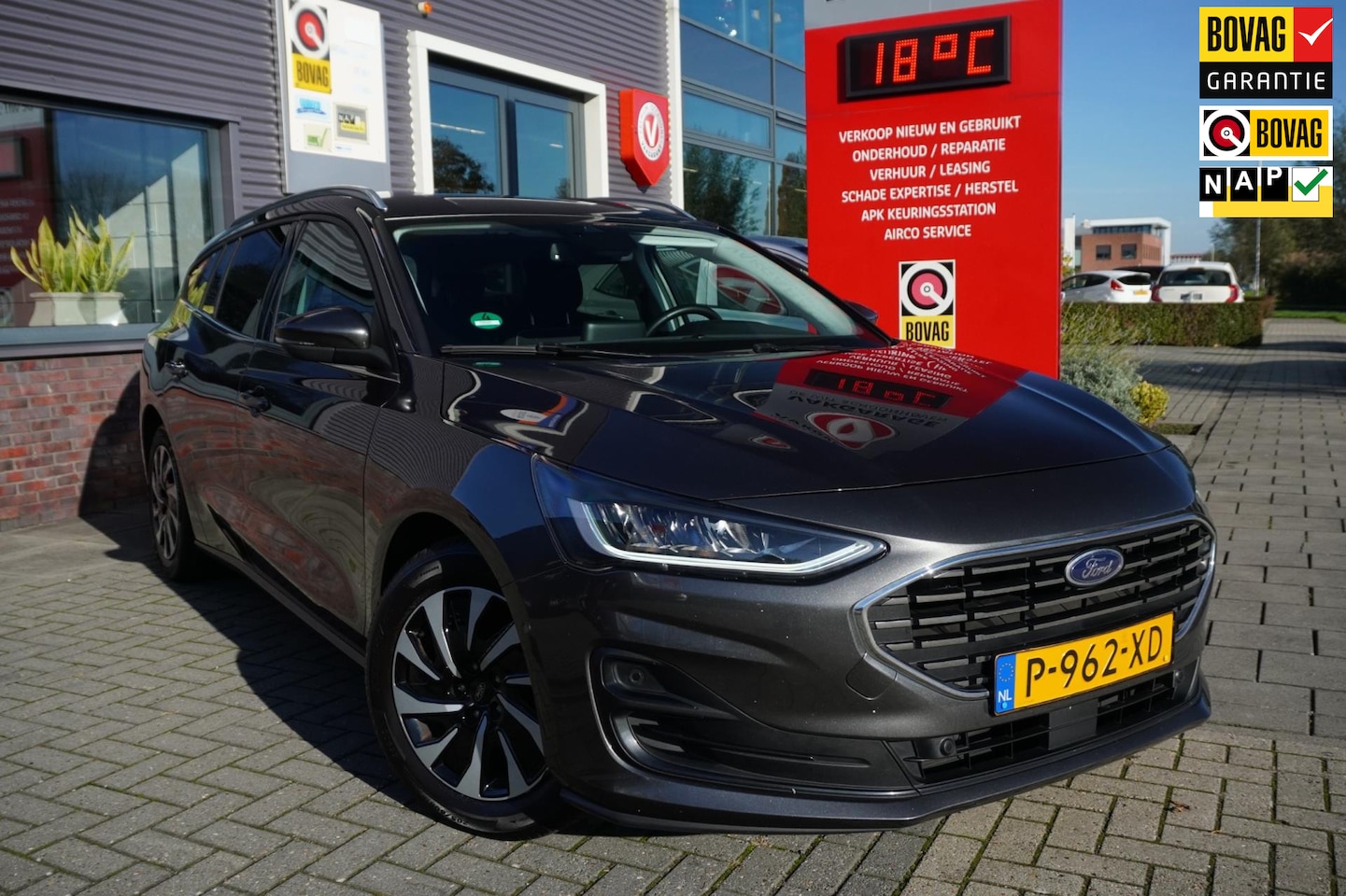 Ford Focus Wagon - 1.0 EcoBoost Hybrid Titanium Style / Trekhaak / Cruise / Stuur/Stoelverwarming / Parkeerca - AutoWereld.nl