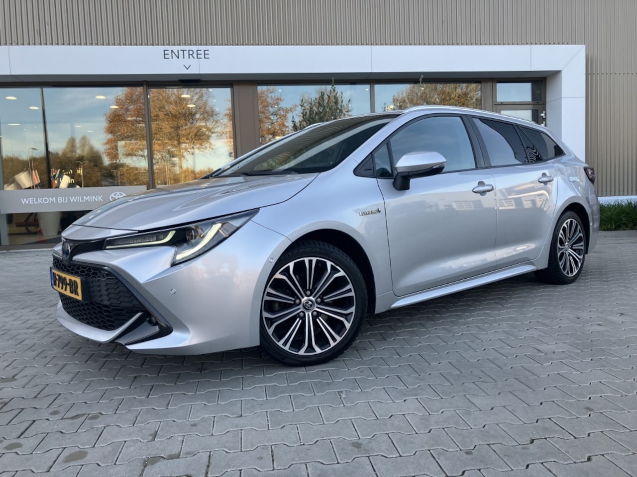Toyota Corolla Touring Sports - 2.0 Hybrid Style | Headup | PDC v/a | Stoelverw - AutoWereld.nl