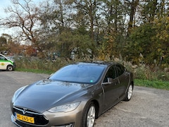Tesla Model S - Base
