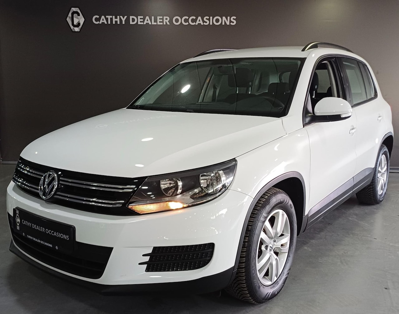 Volkswagen Tiguan - 1.4 TSI Sport&Style Navigatie Climate Cruise LM-Velgen Parkeersensoren - AutoWereld.nl
