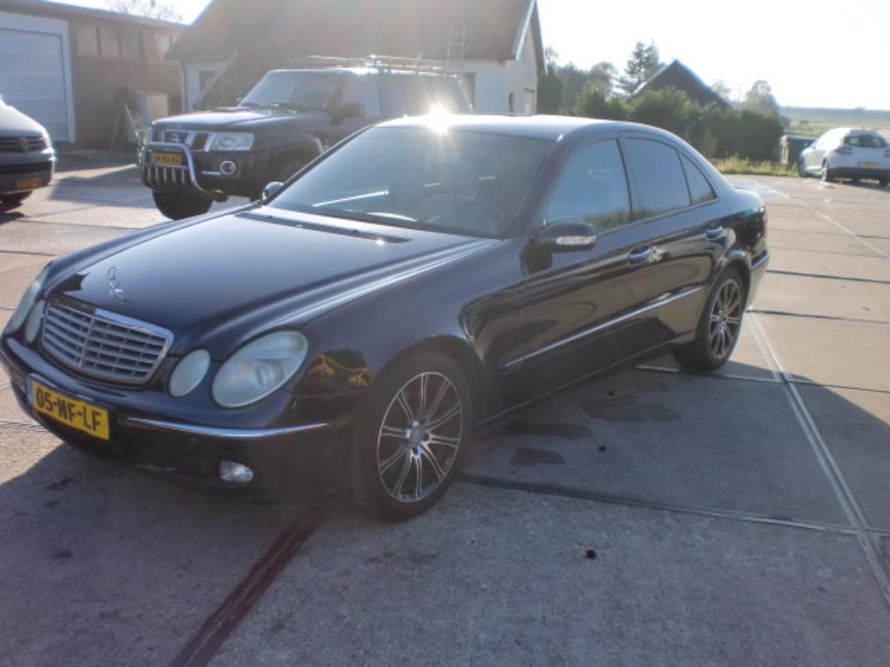 Mercedes-Benz E-klasse - E240 AUT L.M.V. CRUISE AIRCO 4XELRAMEN BLAUW - AutoWereld.nl