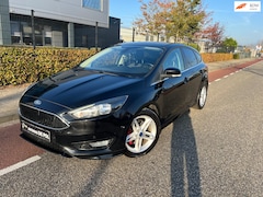 Ford Focus - 1.5 ST-Line Cruise/Climate-Control Multifunctioneel stuur Parkeersensoren-Voor/Achter
