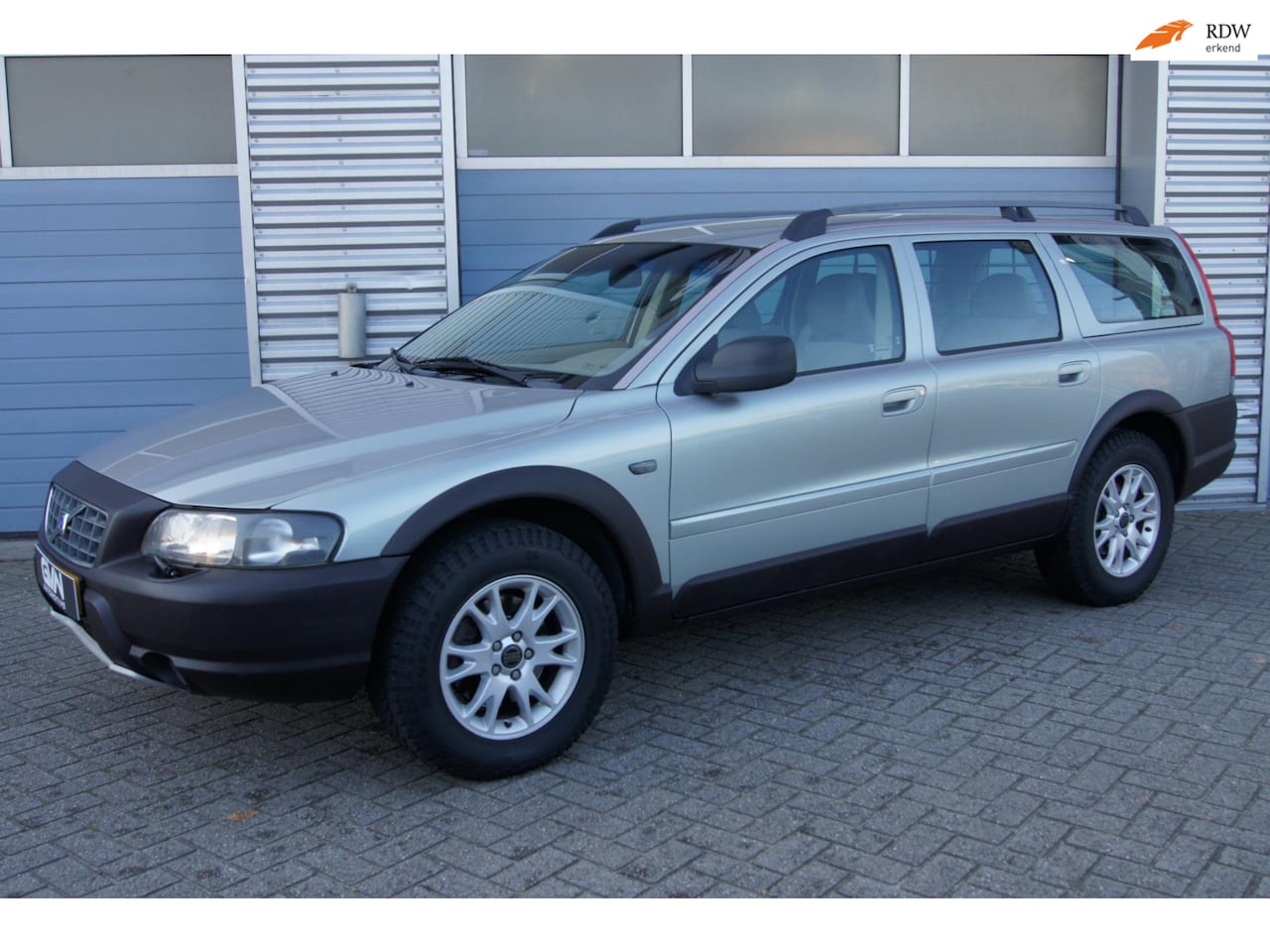 Volvo XC70 - 2.5T AWD | Handgeschakeld | Android scherm | CarPlay | Camera | Offroadbanden - AutoWereld.nl