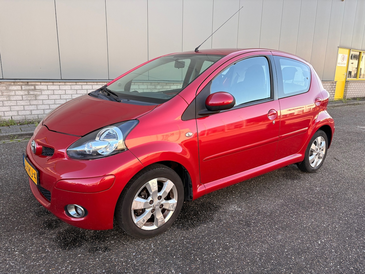 Toyota Aygo - 1.0-12V Aspiration Red 5-deurs Airco - AutoWereld.nl