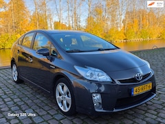 Toyota Prius - 1.8 Comfort 1e eigenaar dealer onderhouden navigatie cruis control parkeer sensor