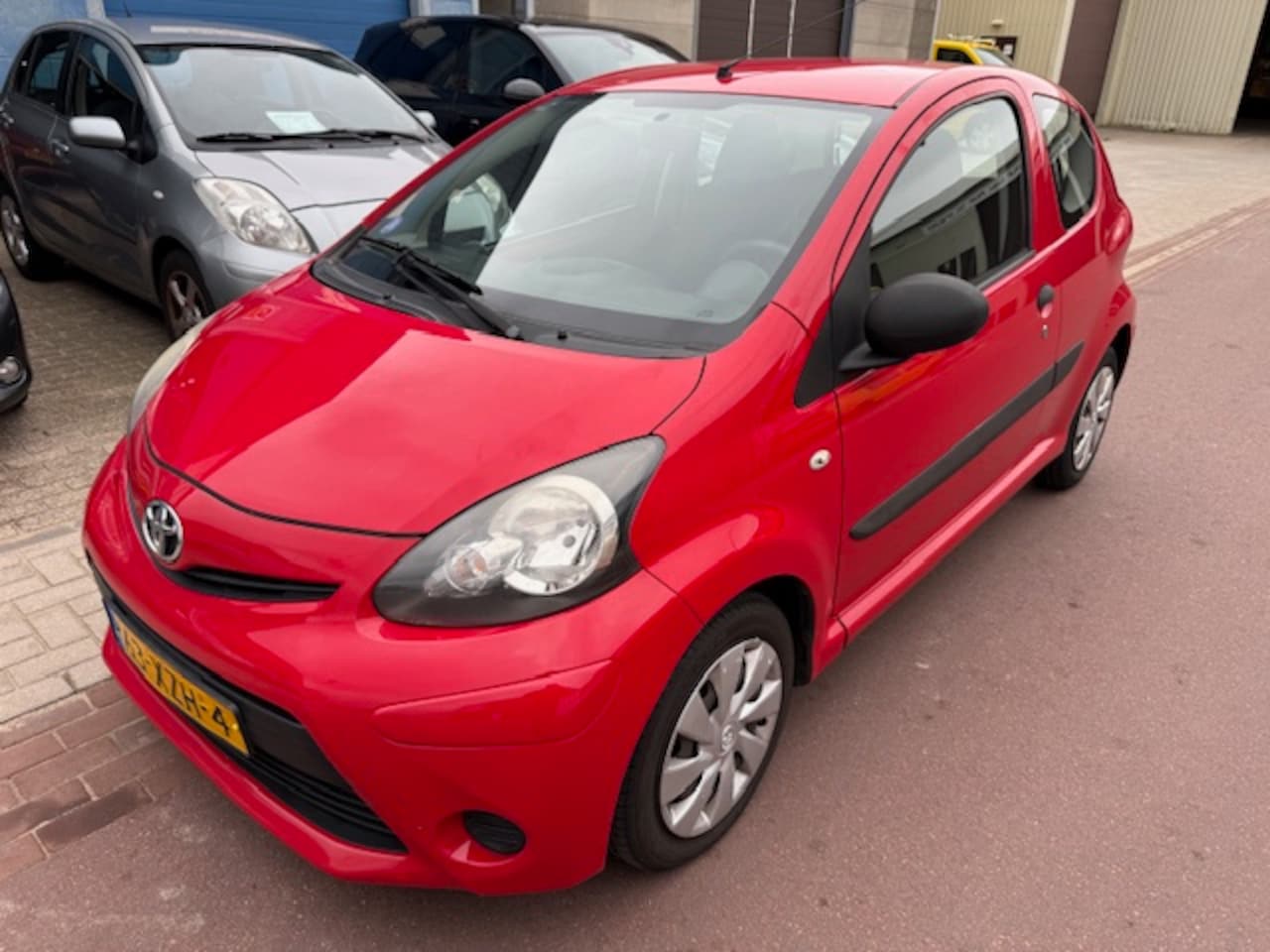 Toyota Aygo - 1.0 VVT-i Comfort 2012 Airco Nwe APK 10-2026 Leuke en goede auto met elektrische ramen en - AutoWereld.nl