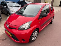 Toyota Aygo - 1.0 VVT-i Comfort 2012 Airco Nwe APK 10-2026 Leuke en goede auto met elektrische ramen en