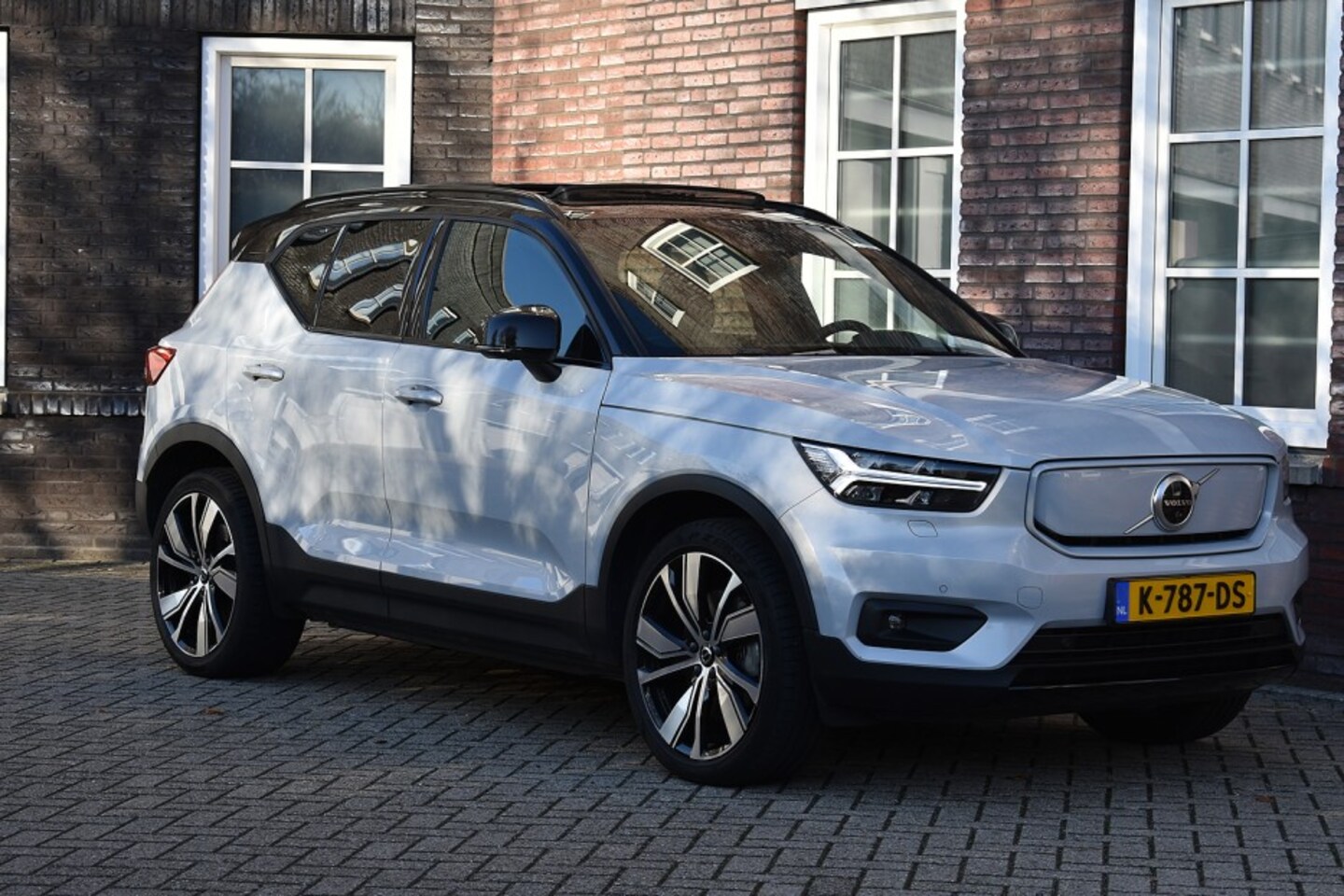 Volvo XC40 - Recharge P8 AWD R-Design - BOM VOL - Pano - Harman Kardon - AutoWereld.nl