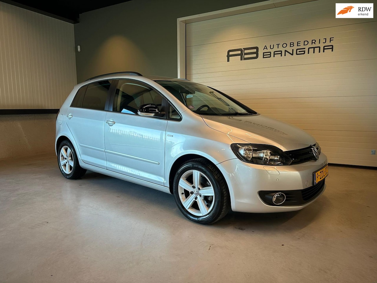 Volkswagen Golf Plus - 1.2 TSI AUTOMAAT HIGHLINE-uitv/CLIMA AIRCO/ISOFIX/TREKHAAK/STOELVERWARMING/PARKEERSENSOREN - AutoWereld.nl