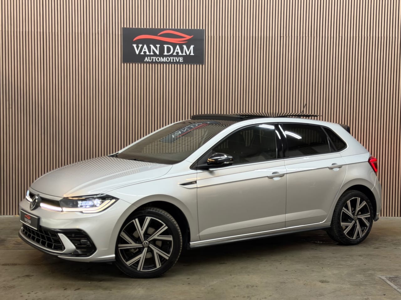 Volkswagen Polo - 1.0 TSI R-Line 2022 DSG PANO IQ-LIGHT VIRTUAL CAR-PLAY - AutoWereld.nl