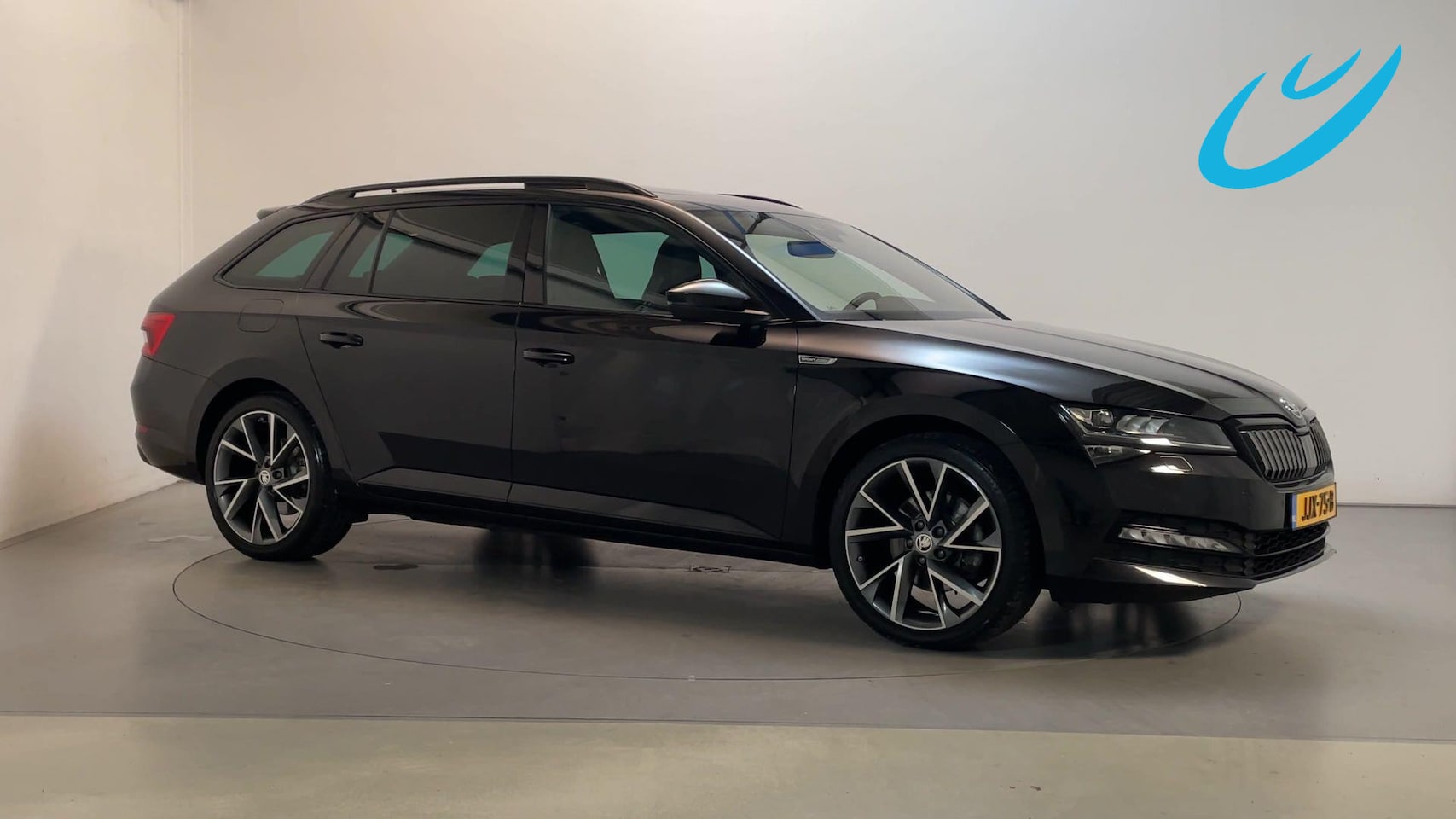 Skoda Superb Combi - 1.4 TSI iV Sportline Business LED Panoramadak Camera Virtual Cockpit Adaptive Cruise - AutoWereld.nl